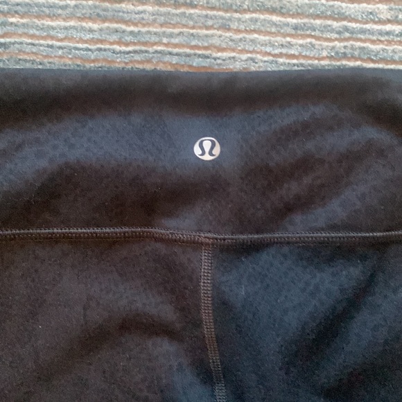Lululemon size 4 snake print legging - Picture 3 of 3